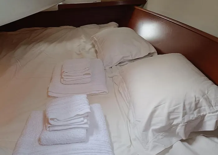 Veleiro Na Marina Da Expo * Lisboa