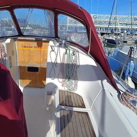 Veleiro Na Marina Da Expo Botel