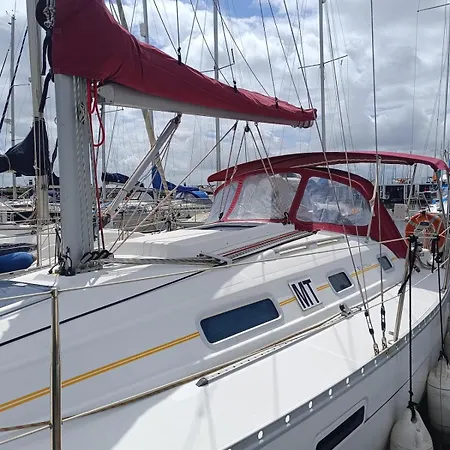 Veleiro Na Marina Da Expo بوتيل